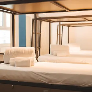 & Albergue